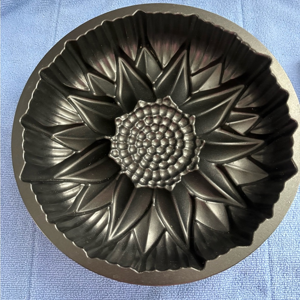 Nordic Williams Sonoma Sunflower Cake Pan  - Home Kitchen - Picture 4 of 5
